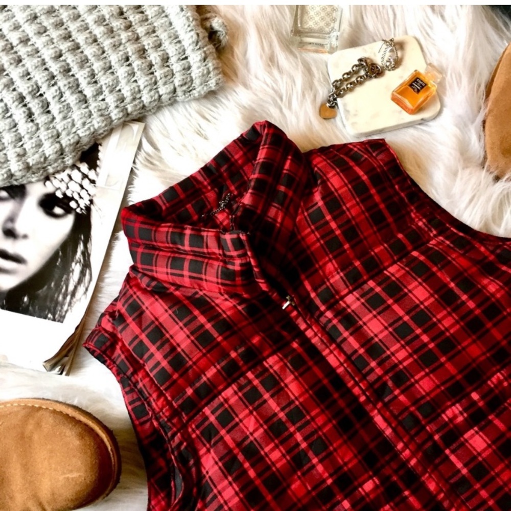 Charter Club Red & Black Plaid Puffer Vest Size Sm